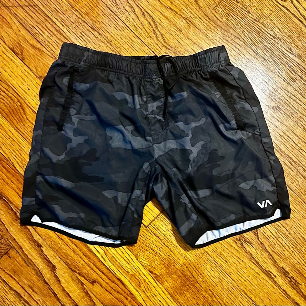 RVCA Black Camo Athletic Shorts Men’s Medium